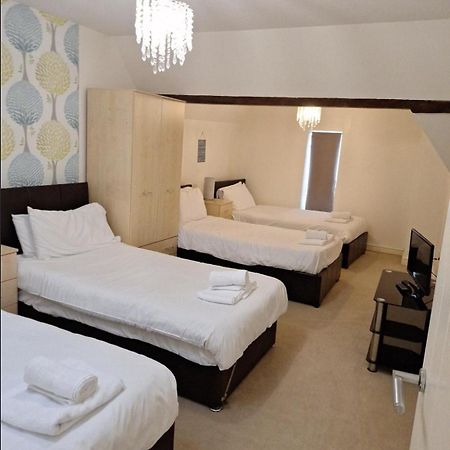 Comfortable Swindon Town Centre Apartments, Free Parking, Sleeps Up To 8 Bagian luar foto