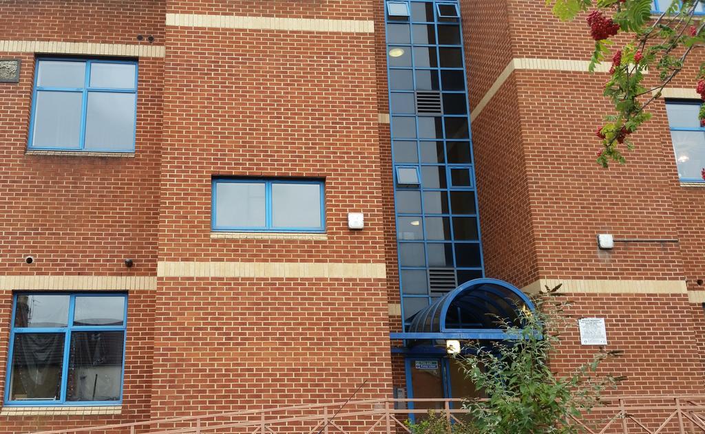 Comfortable Swindon Town Centre Apartments, Free Parking, Sleeps Up To 8 Ruang foto