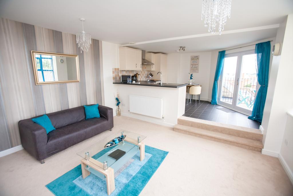 Comfortable Swindon Town Centre Apartments, Free Parking, Sleeps Up To 8 Bagian luar foto