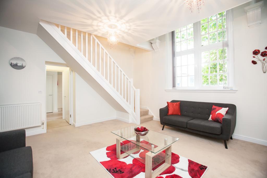 Comfortable Swindon Town Centre Apartments, Free Parking, Sleeps Up To 8 Bagian luar foto