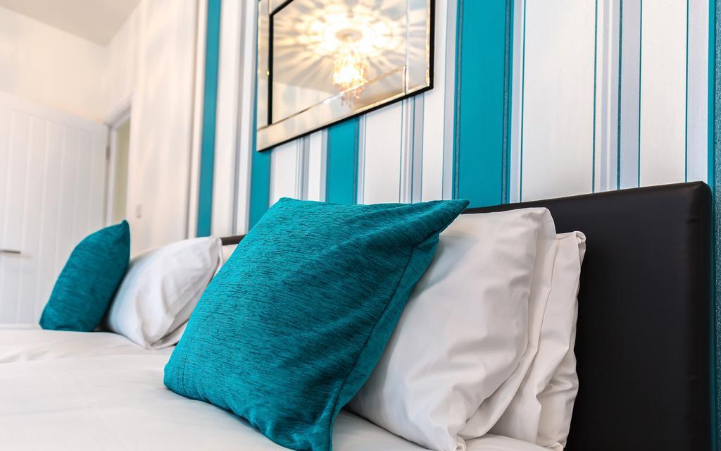 Comfortable Swindon Town Centre Apartments, Free Parking, Sleeps Up To 8 Bagian luar foto