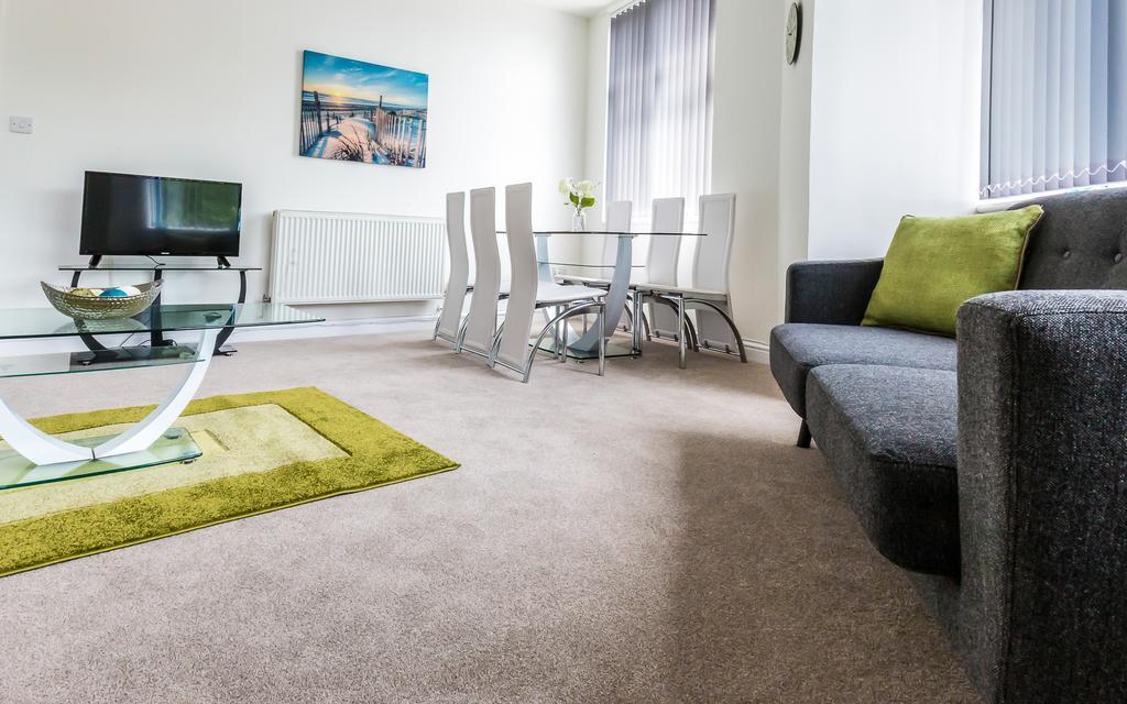 Comfortable Swindon Town Centre Apartments, Free Parking, Sleeps Up To 8 Bagian luar foto